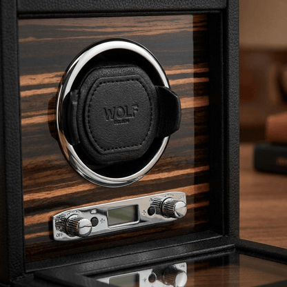 Wolf 1834 Roadster watch winder 1 horloge - detail bedieningspaneel