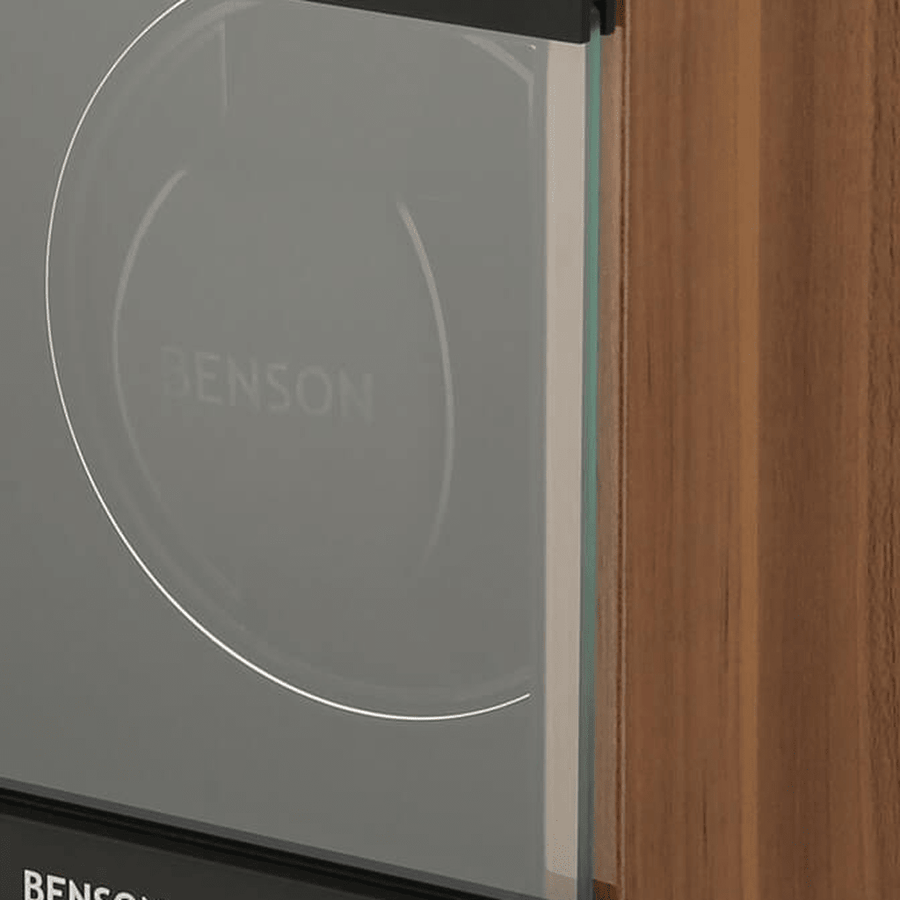 Benson Swiss Series 1 Horloge Walnut - detail horlogehouder
