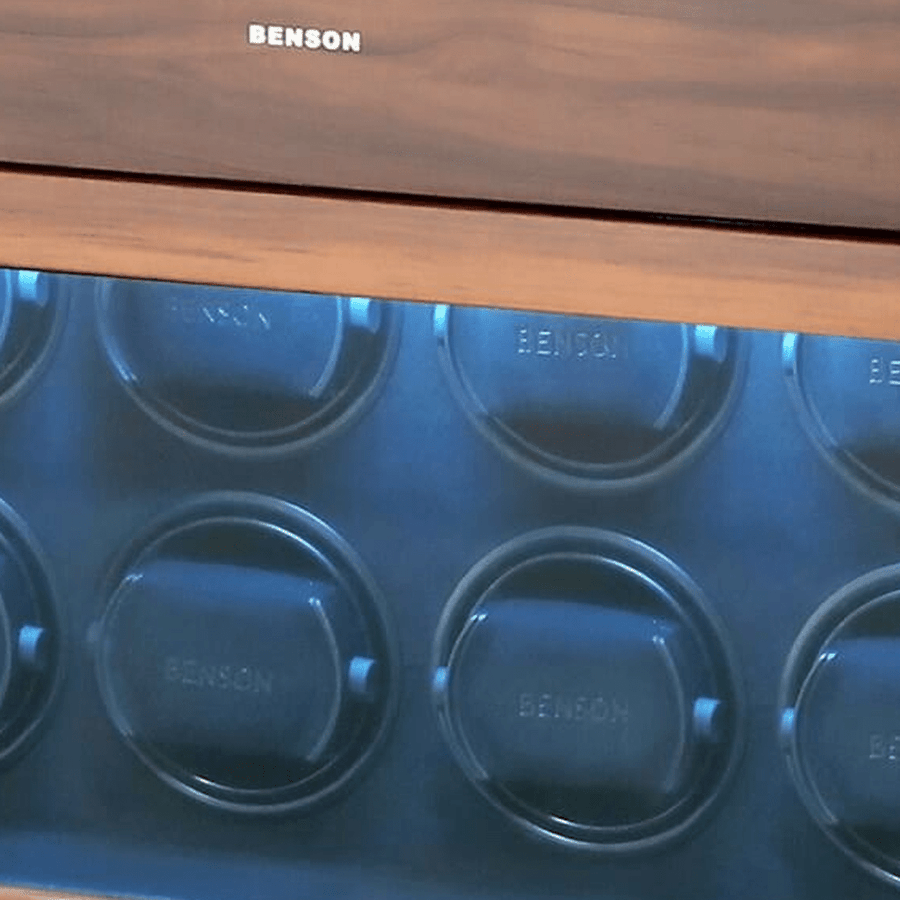 Benson Black Series II 8 Horloges Walnut - detail horlogehouder