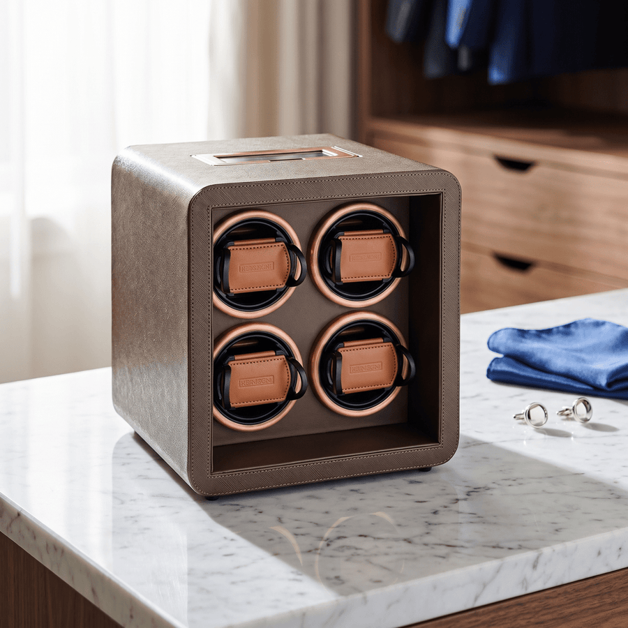 Leanschi Smart watch winder Brown Saffiano op marmer