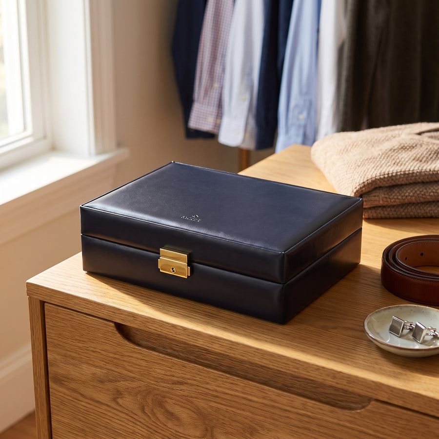 Horlogedoos Acuro 10 Horloges Sacher in navy, lifestyle gesloten