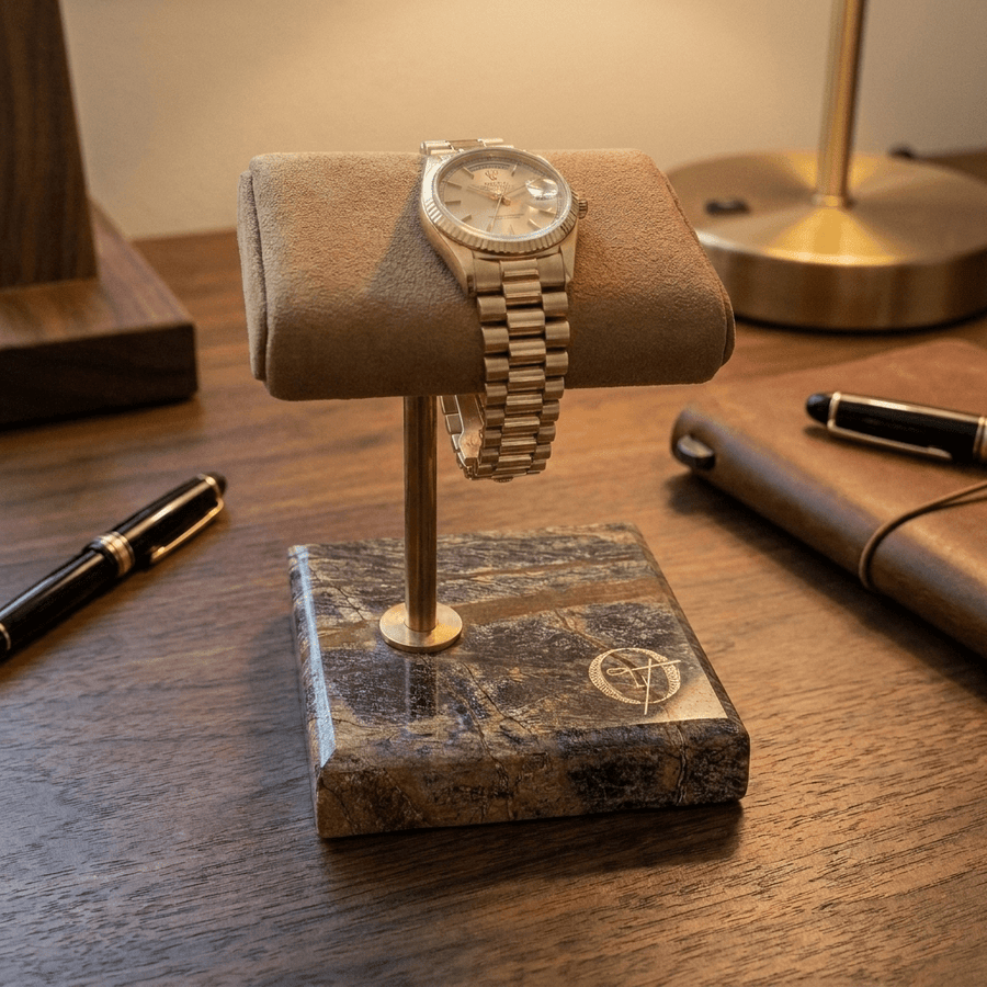 Old Fashioned Luxury horlogestandaard marmer 1 suede-bruin - bureau