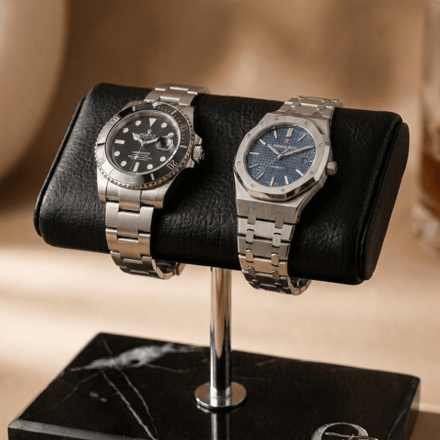 Old Fashioned Luxury horlogestandaard marmer 2 zwart - closeup