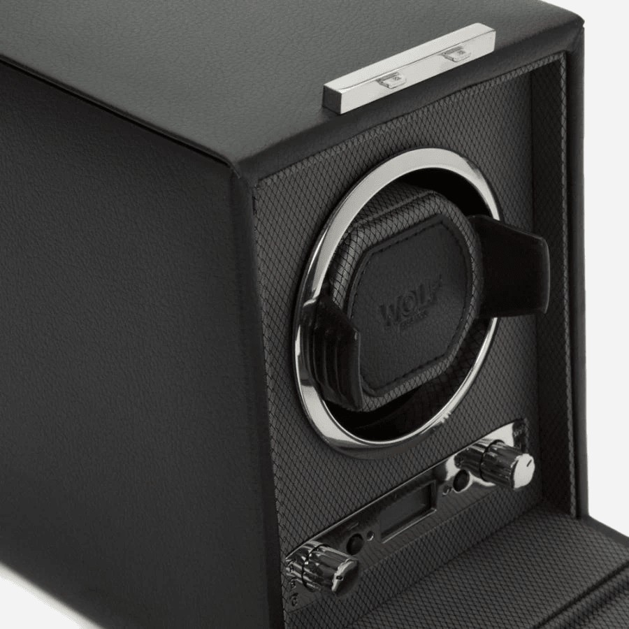 Wolf 1834 Viceroy watch winder detail van de horlogehouder en bediening
