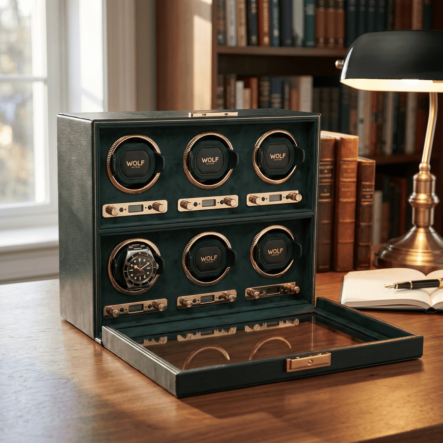 Watch winder British Racing 6 Horloges Wolf 1834 Smaragd Groen in een studeerkamer