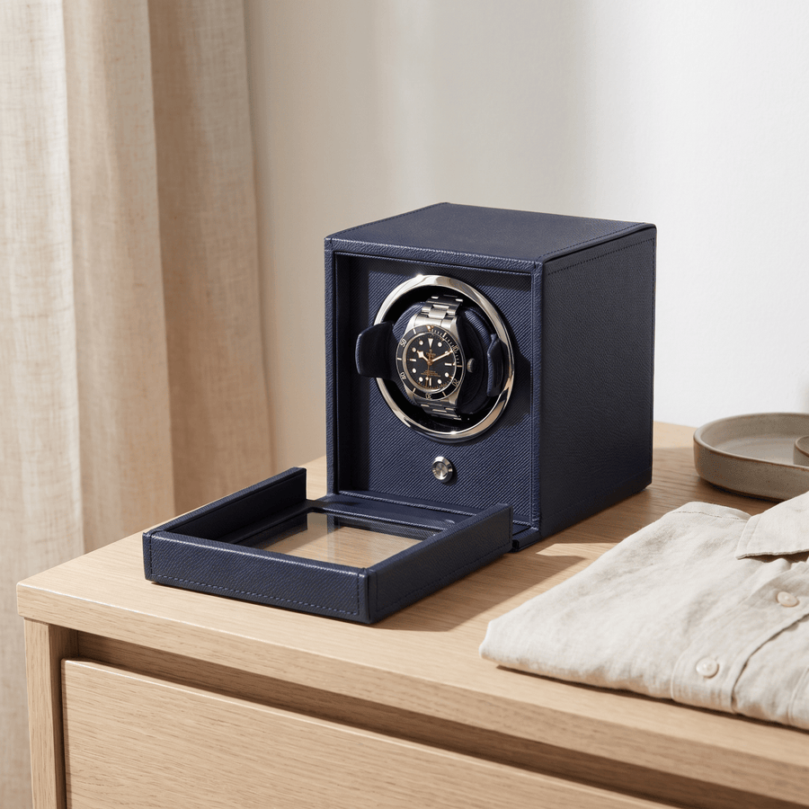 Watch winder Cub 1 horloge Wolf 1834 Navy, detail van de trommel met chromen ring