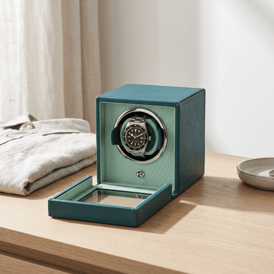 Watch winder Cub 1 horloge Wolf 1834 Seltzer Teal in een dressoir
