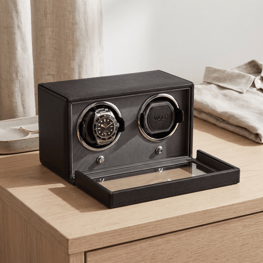 Watch winder Cub 2 horloges Wolf 1834 Saphire Black in een dressoir
