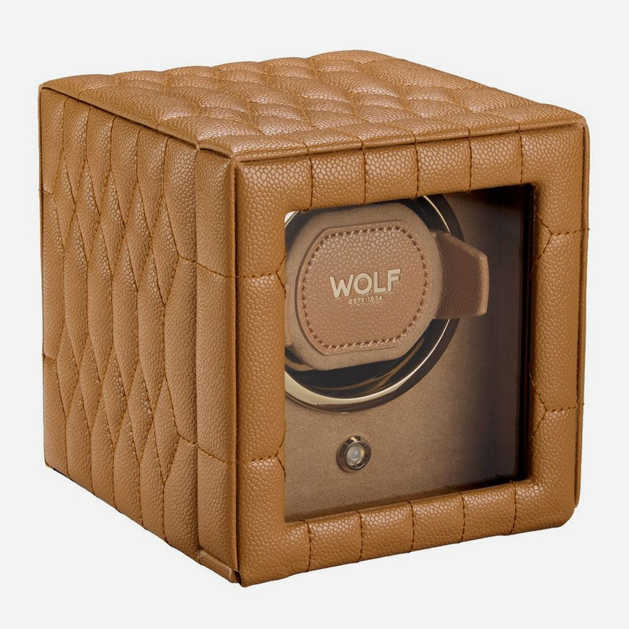 Watch winder Lauren voor 1 horloge van Wolf 1834 in Caramel, gesloten, schuin van voren