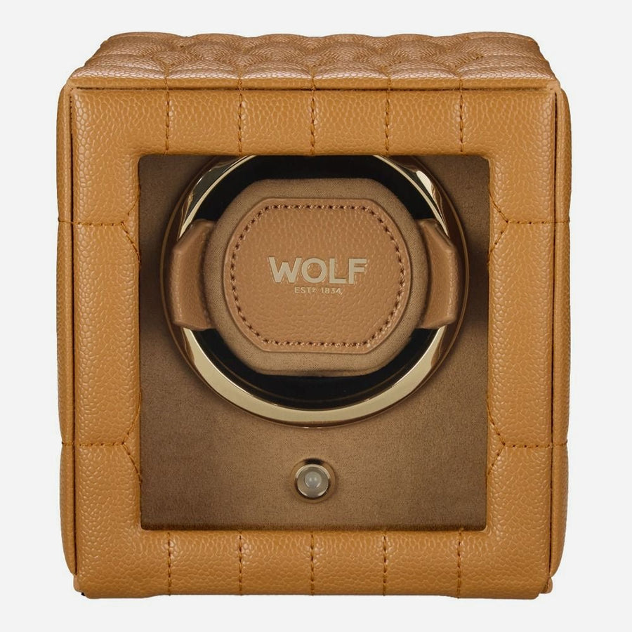 Watch winder Lauren voor 1 horloge van Wolf 1834 in Caramel, van voren, achter de glazen klep
