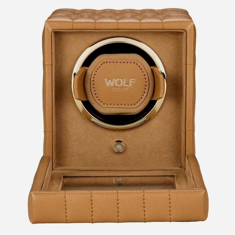 Watch winder Lauren voor 1 horloge van Wolf 1834 in Caramel, van voren met de glazen klep open