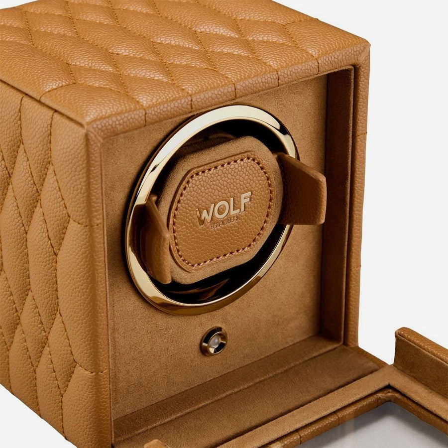 Watch winder Lauren voor 1 horloge van Wolf 1834 in Caramel, detail van het interieur en de manchet
