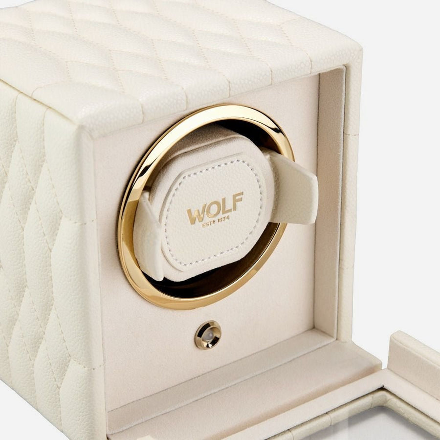 Watch winder Lauren voor 1 horloge van Wolf 1834 in Ivoor, detail van het interieur en de manchet
