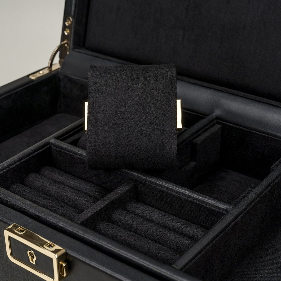 Watch winder Luxora voor 2 horloges van Windrose 1967 in Zwart / Goud, detail van het opbergvak onder het deksel